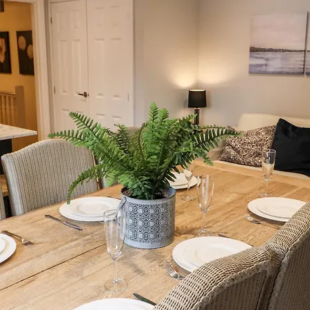 Holiday home Leafy Nook